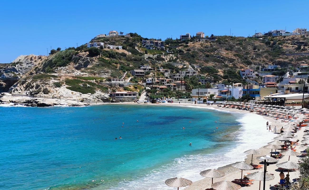 Paralia Ligaria'in fotoğrafı kahverengi kum yüzey ile