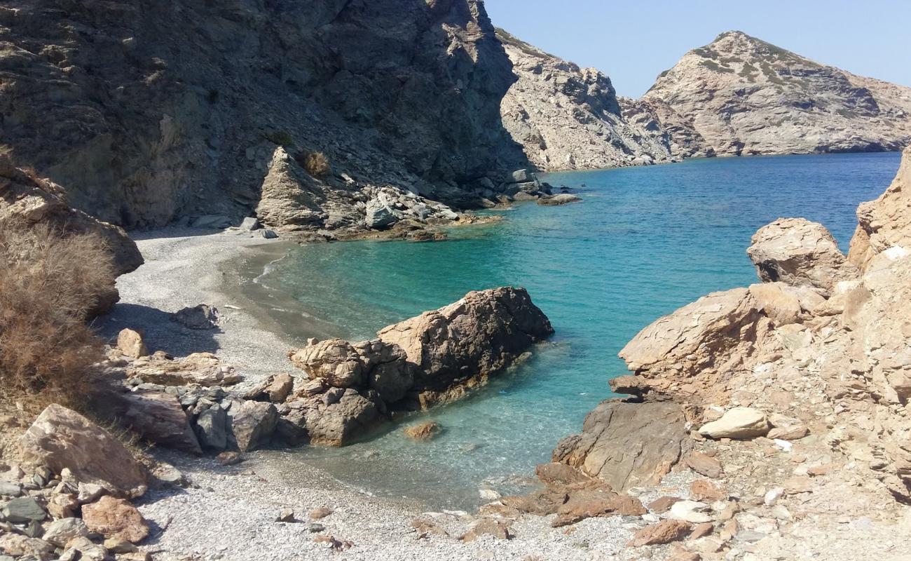 Tripiti Beach'in fotoğrafı gri kum ve çakıllar yüzey ile