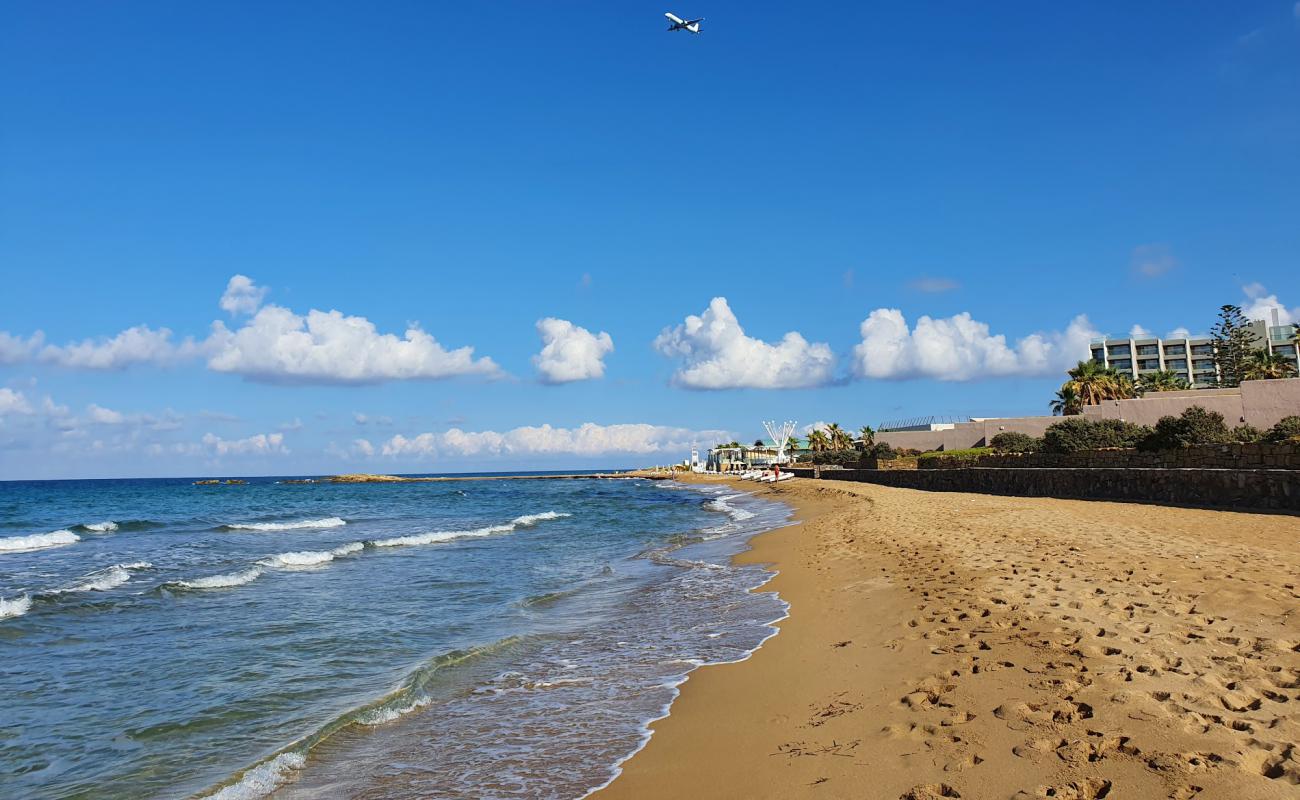 Arena beach'in fotoğrafı i̇nce kahverengi kum yüzey ile