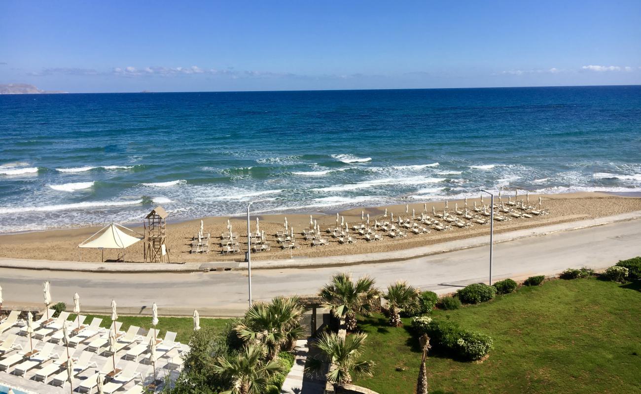 Beach Gouves II'in fotoğrafı kahverengi kum yüzey ile