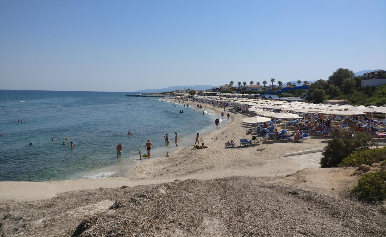 Paralia Anissaras'in fotoğrafı açık bej kum yüzey ile