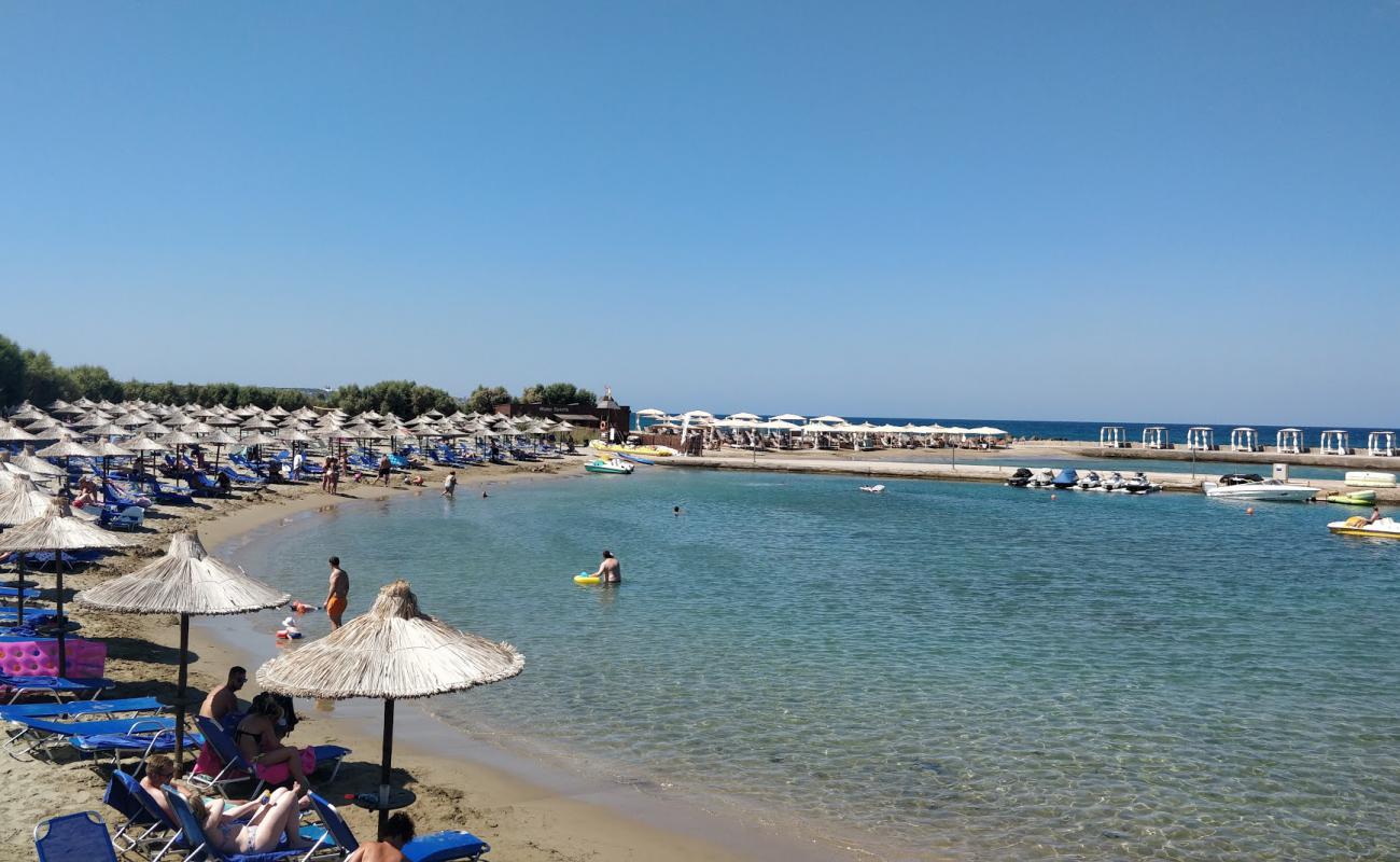Drapano beach'in fotoğrafı i̇nce kahverengi kum yüzey ile