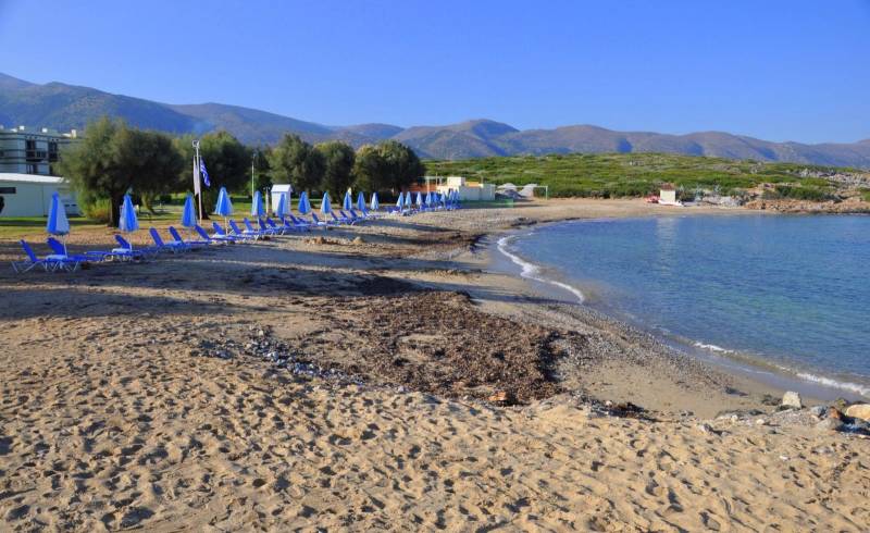 Agia Varvara beach'in fotoğrafı kahverengi kum yüzey ile