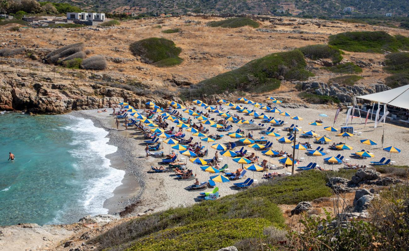 Boufos Beach'in fotoğrafı gri kum ve çakıl yüzey ile