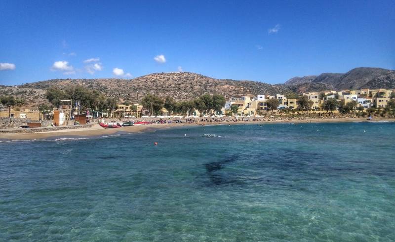 Paralia Kalimera'in fotoğrafı kahverengi kum yüzey ile