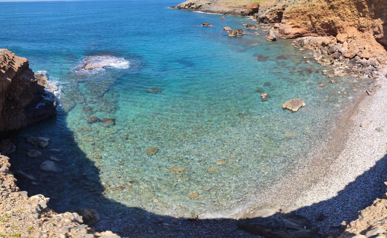 Cave'in fotoğrafı bej çakıl yüzey ile