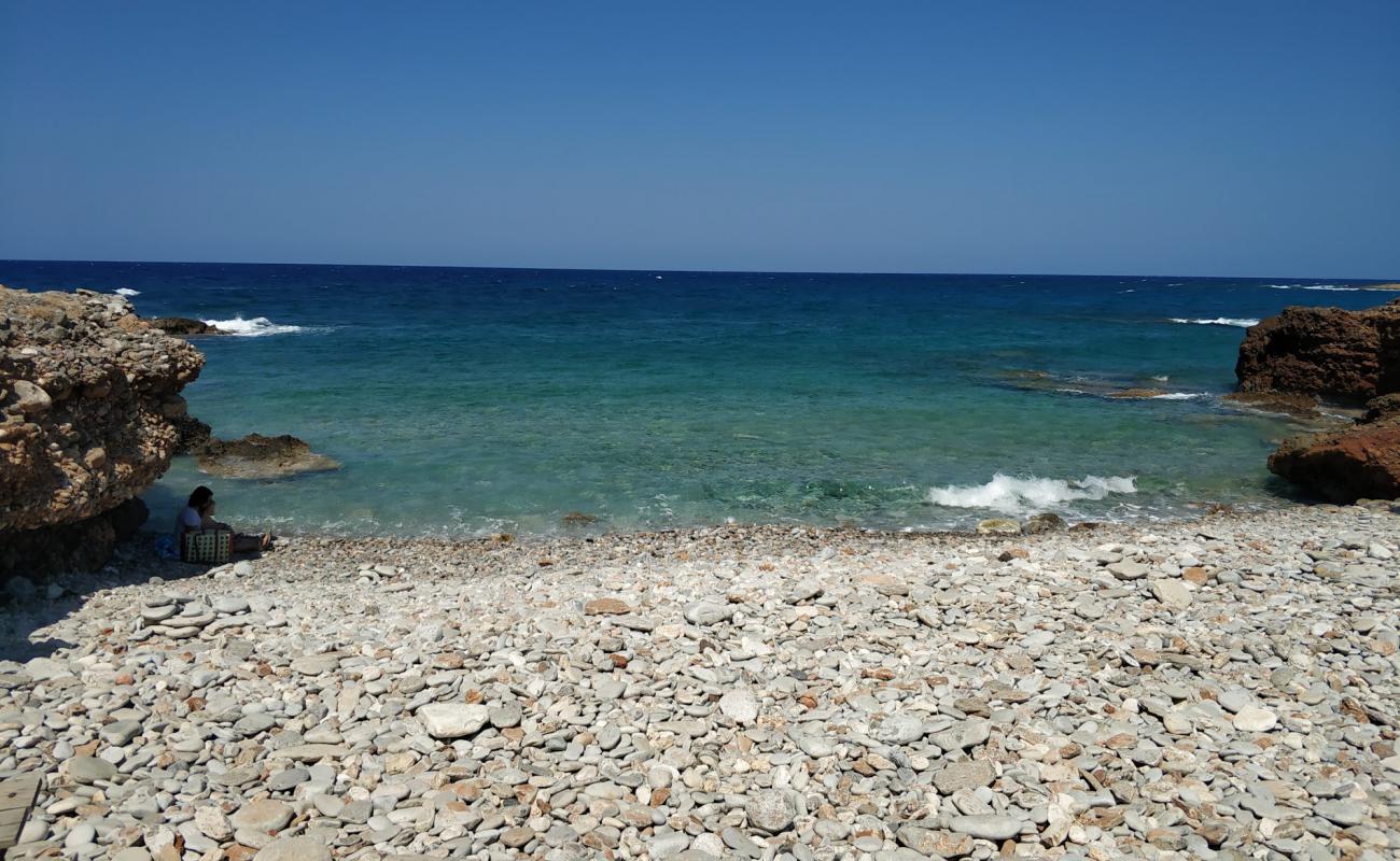 Lagadaki beach'in fotoğrafı bej çakıl yüzey ile