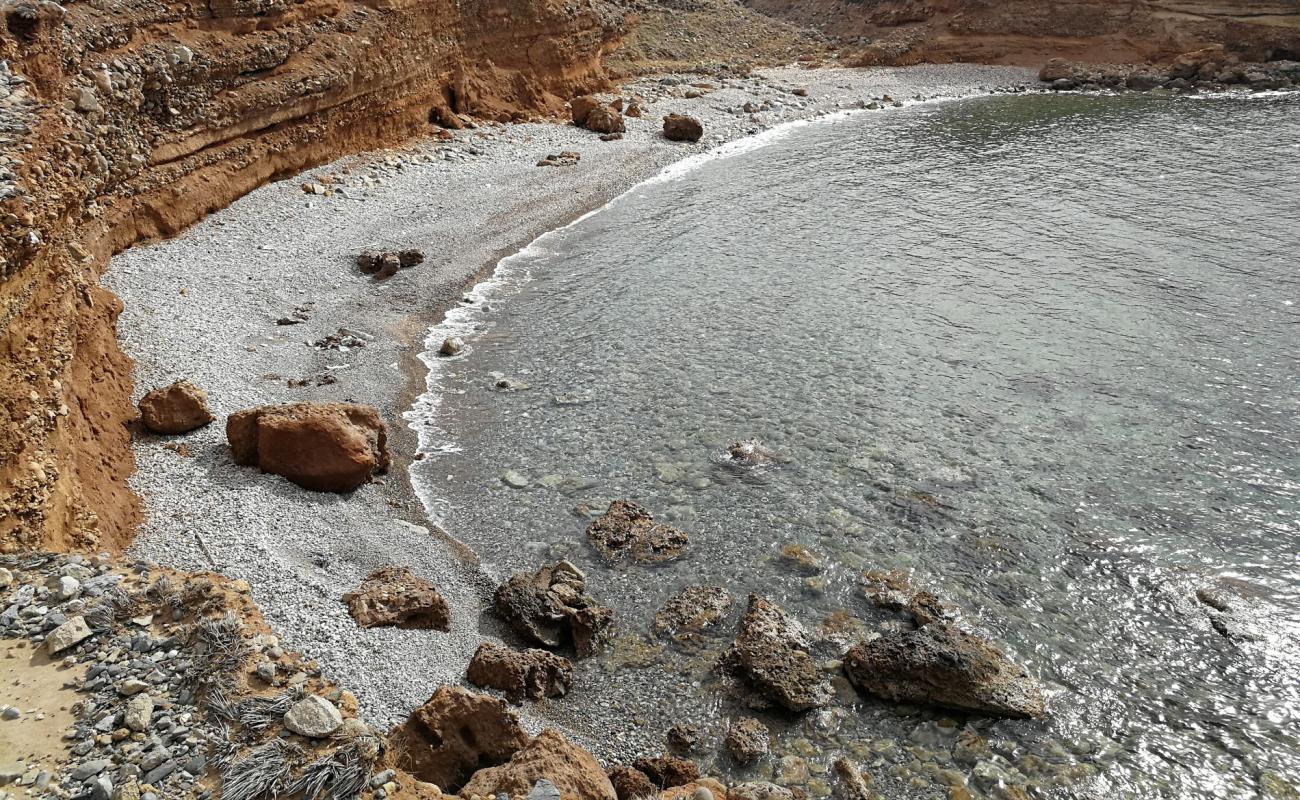 Vato Mouri Beach'in fotoğrafı bej çakıl yüzey ile