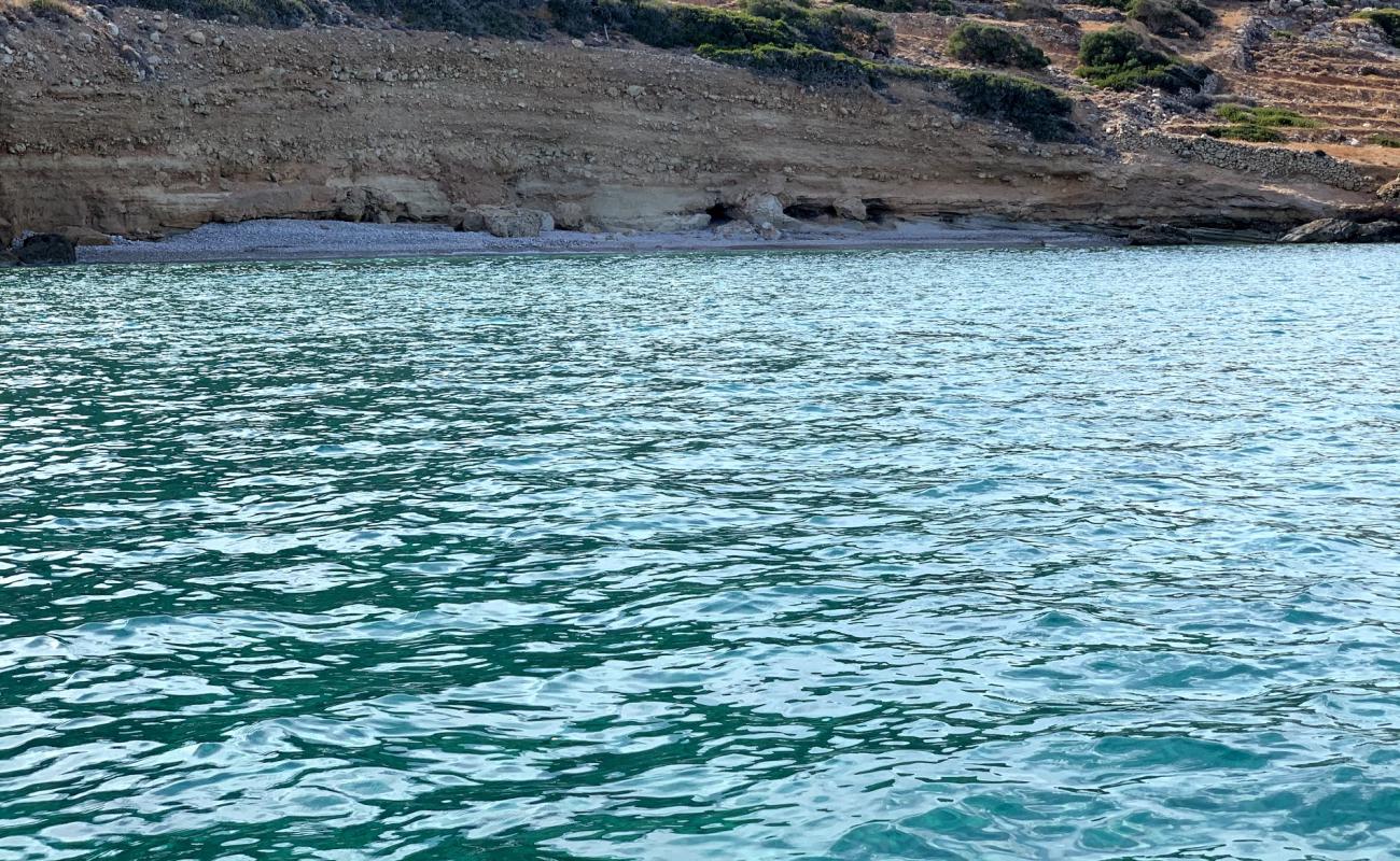 Kary Bay'in fotoğrafı bej çakıl yüzey ile