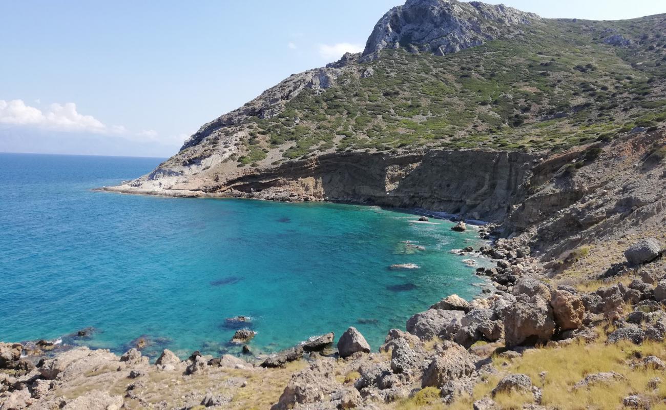 Chomatistra beach'in fotoğrafı taşlar yüzey ile