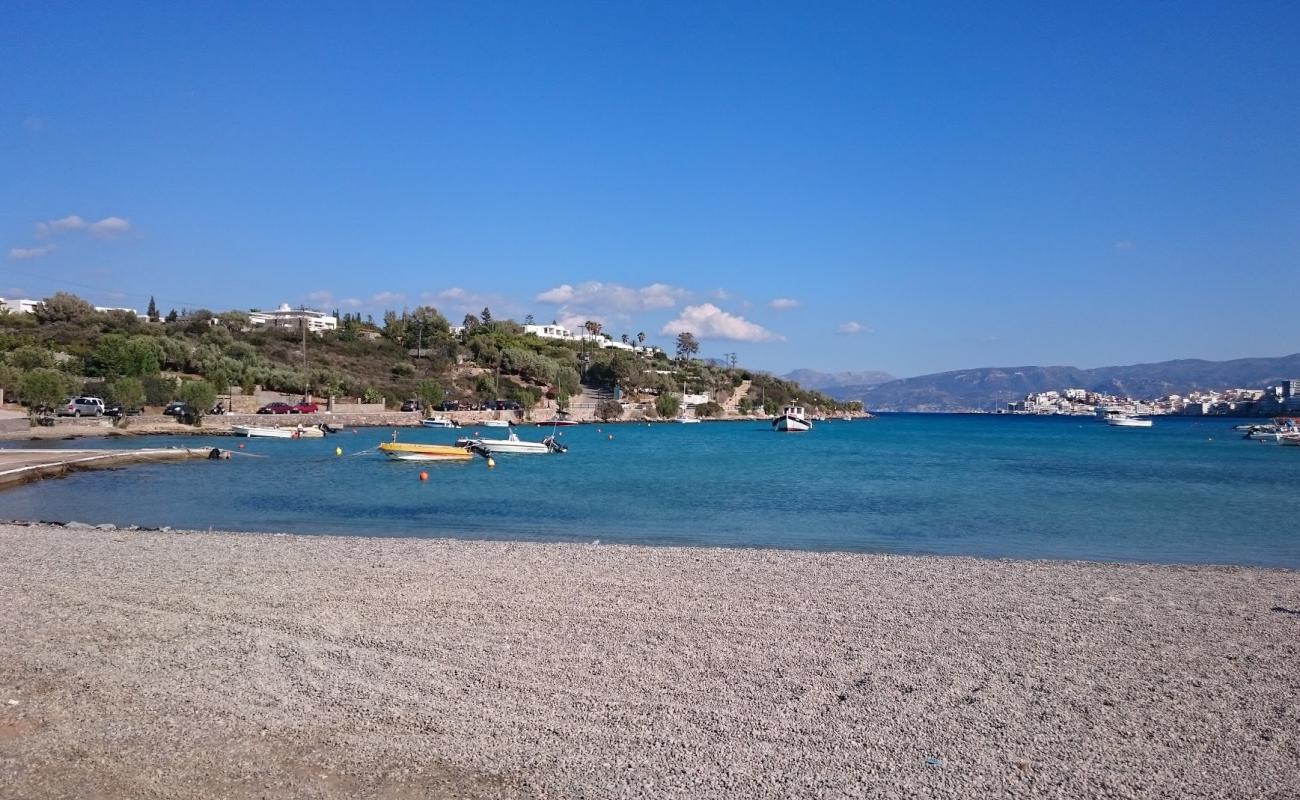 Ormos Playground'in fotoğrafı gri ince çakıl taş yüzey ile