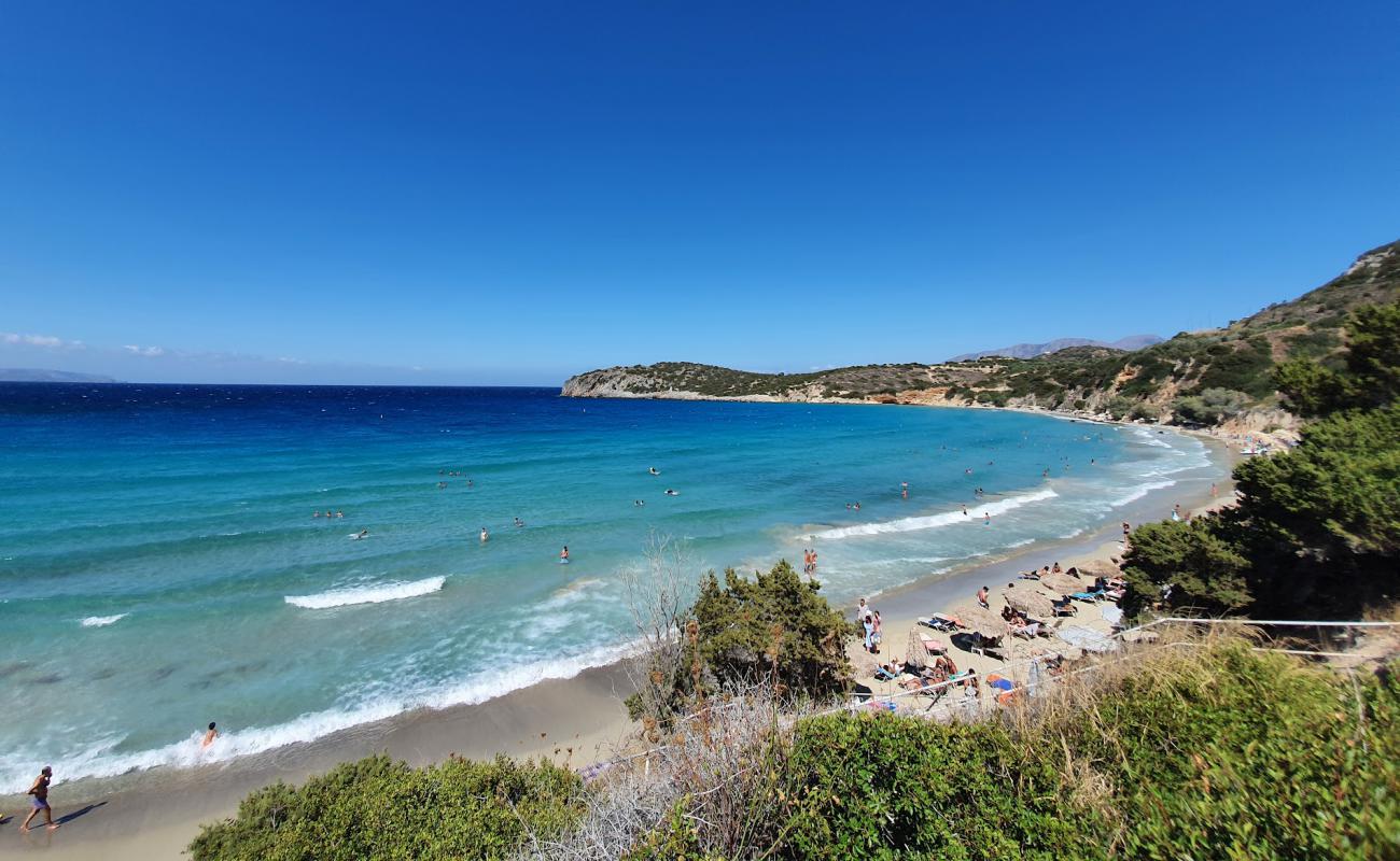 Voulismatos Plajı'in fotoğrafı i̇nce kahverengi kum yüzey ile