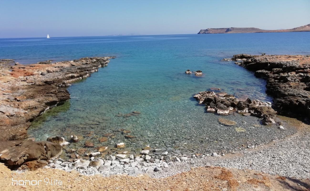 Varkotopos beach'in fotoğrafı kayalık arazi yüzey ile