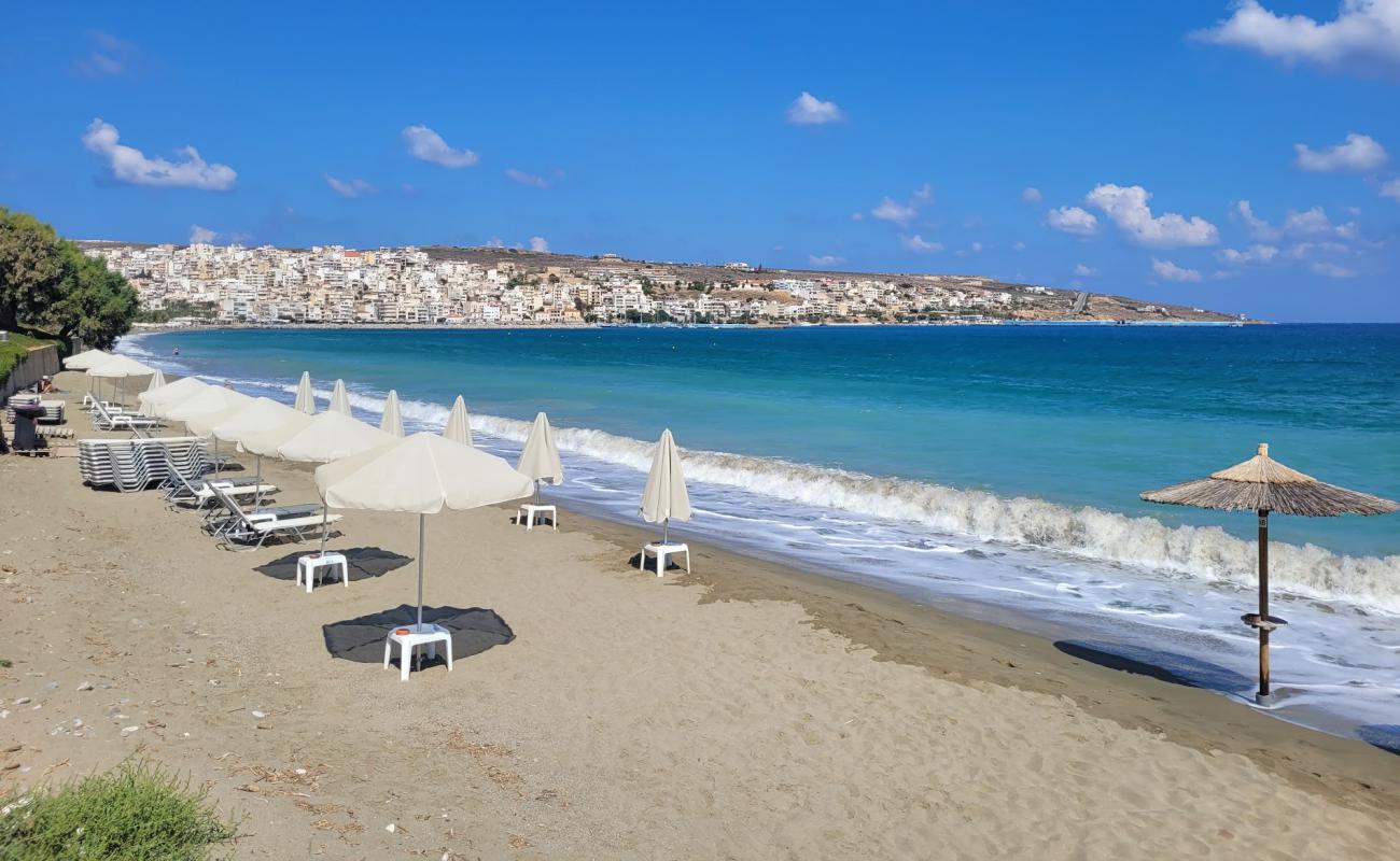 Sitia Beach'in fotoğrafı açık bej kum yüzey ile