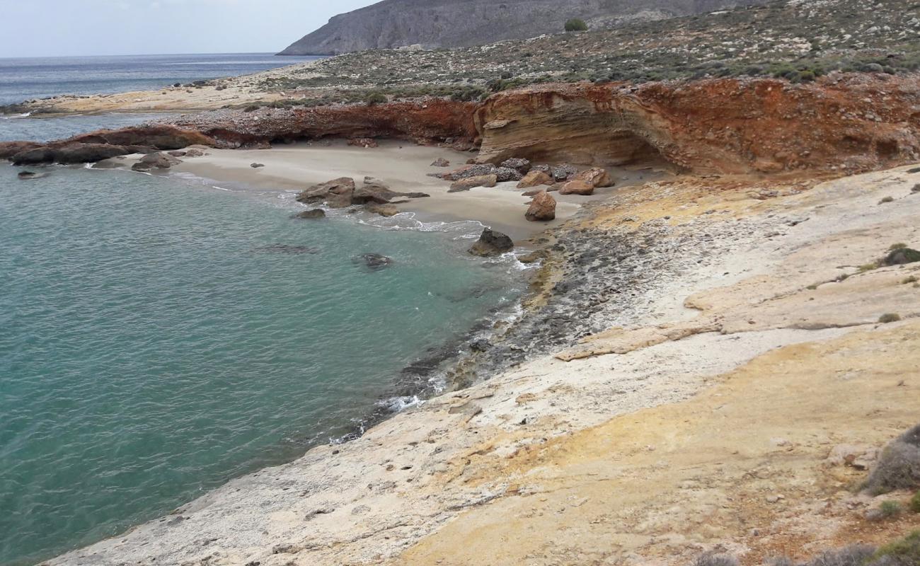 Mafromouri beach'in fotoğrafı açık bej kum yüzey ile