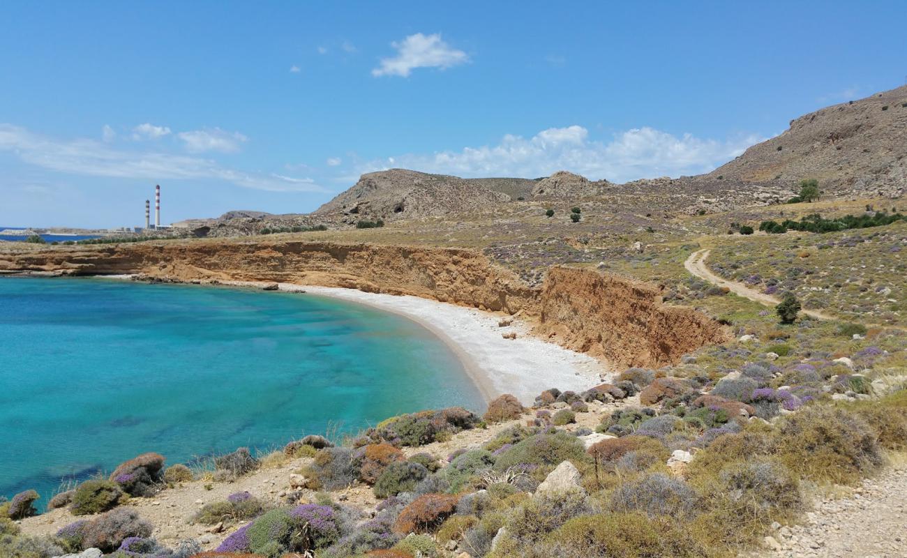 Vlychada beach'in fotoğrafı bej çakıl yüzey ile