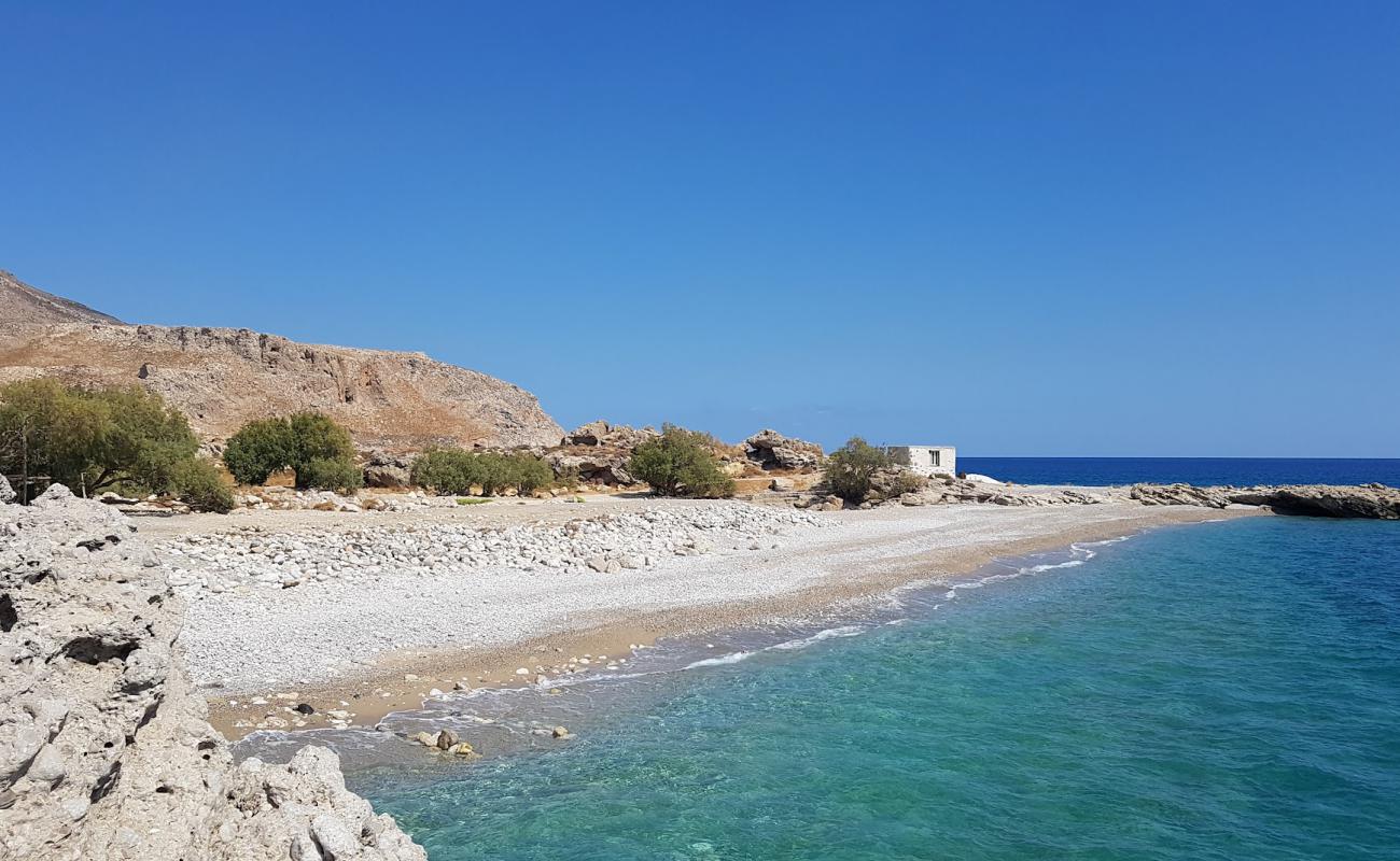 Livari beach'in fotoğrafı bej çakıl yüzey ile