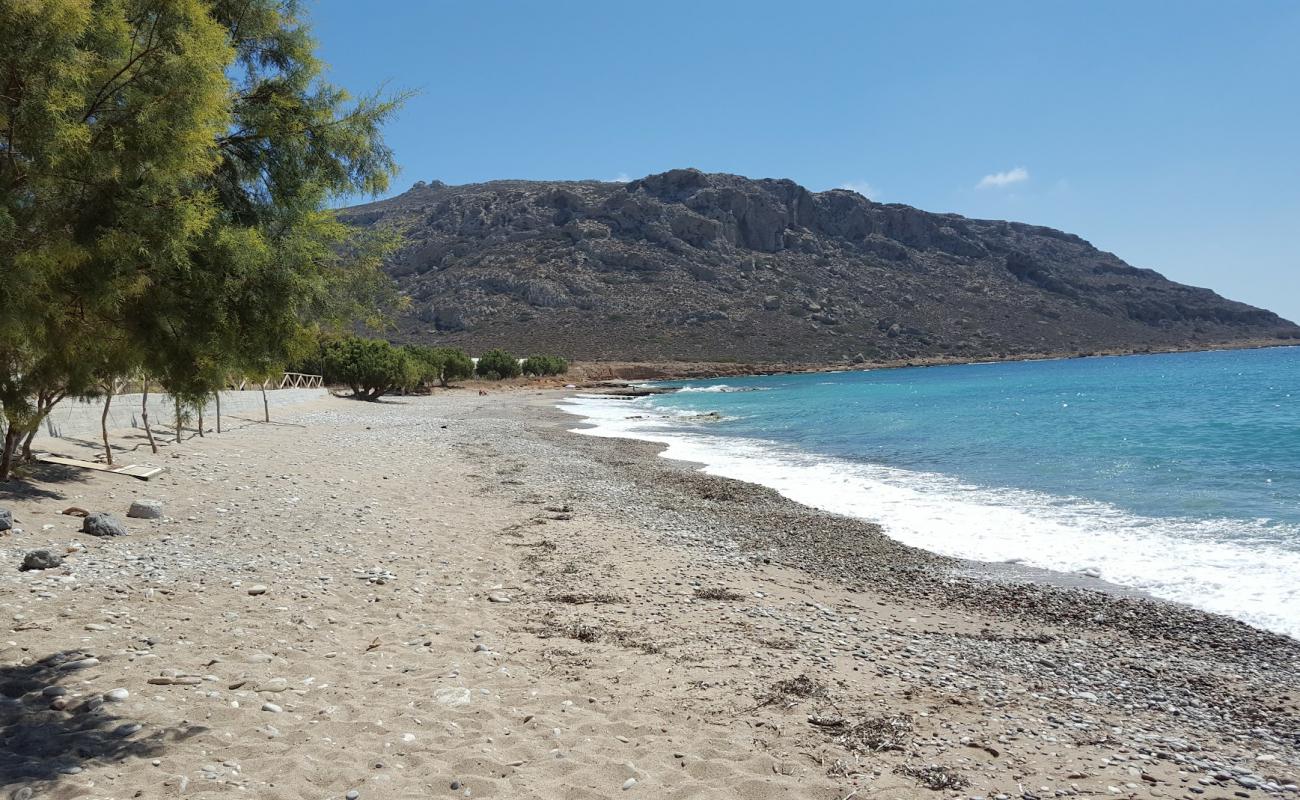 Paralia Goudouras'in fotoğrafı çakıl ile kum yüzey ile