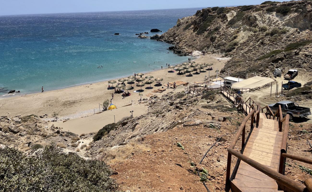 Ammoudi beach'in fotoğrafı parlak ince kum yüzey ile