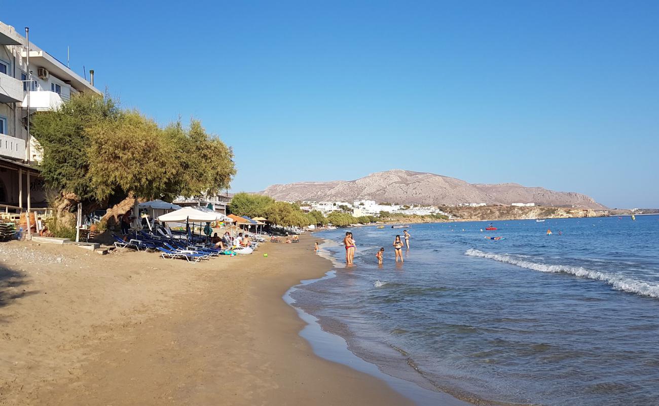 Makry-Gialos beach'in fotoğrafı parlak kum yüzey ile