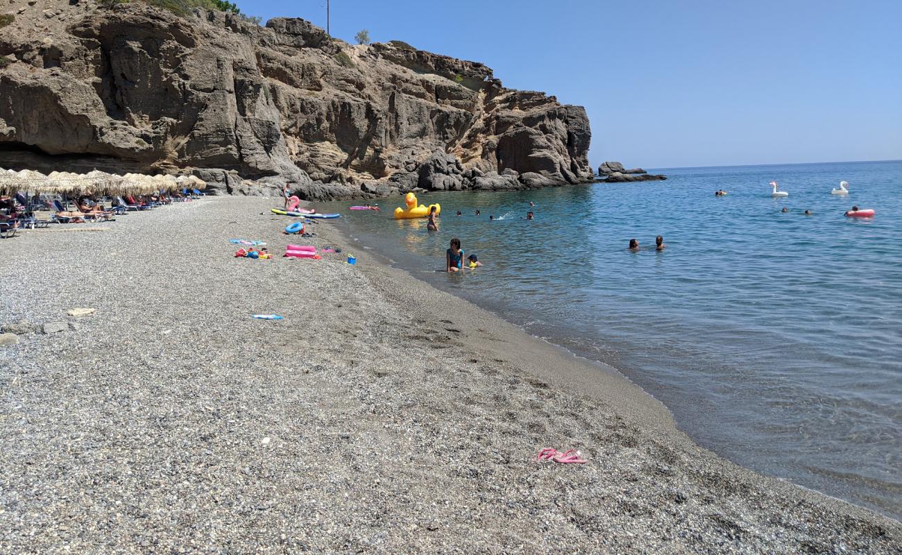 Paralia Achlion'in fotoğrafı hafif ince çakıl taş yüzey ile