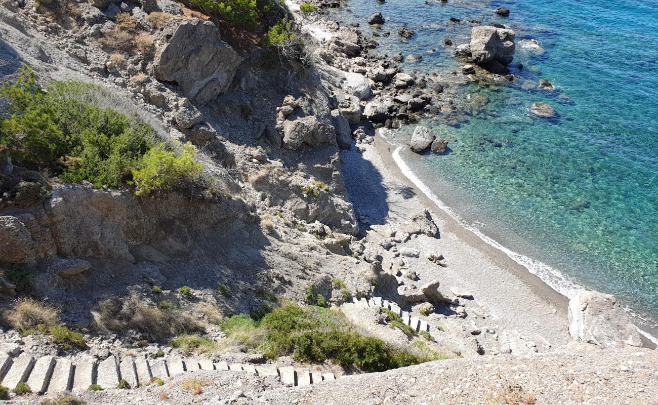 Giorgaki beach'in fotoğrafı gri çakıl taşı yüzey ile