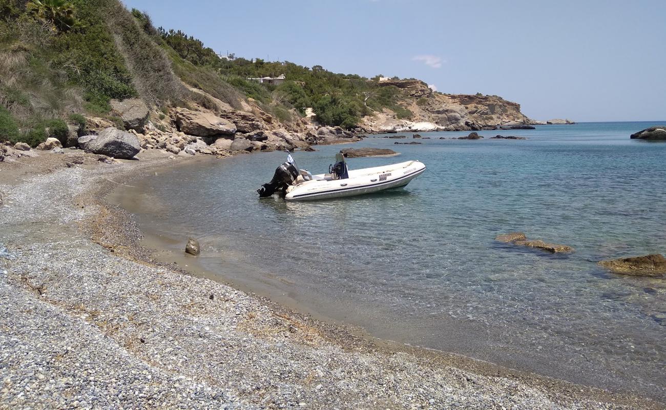 Livadi beach III'in fotoğrafı gri çakıl taşı yüzey ile