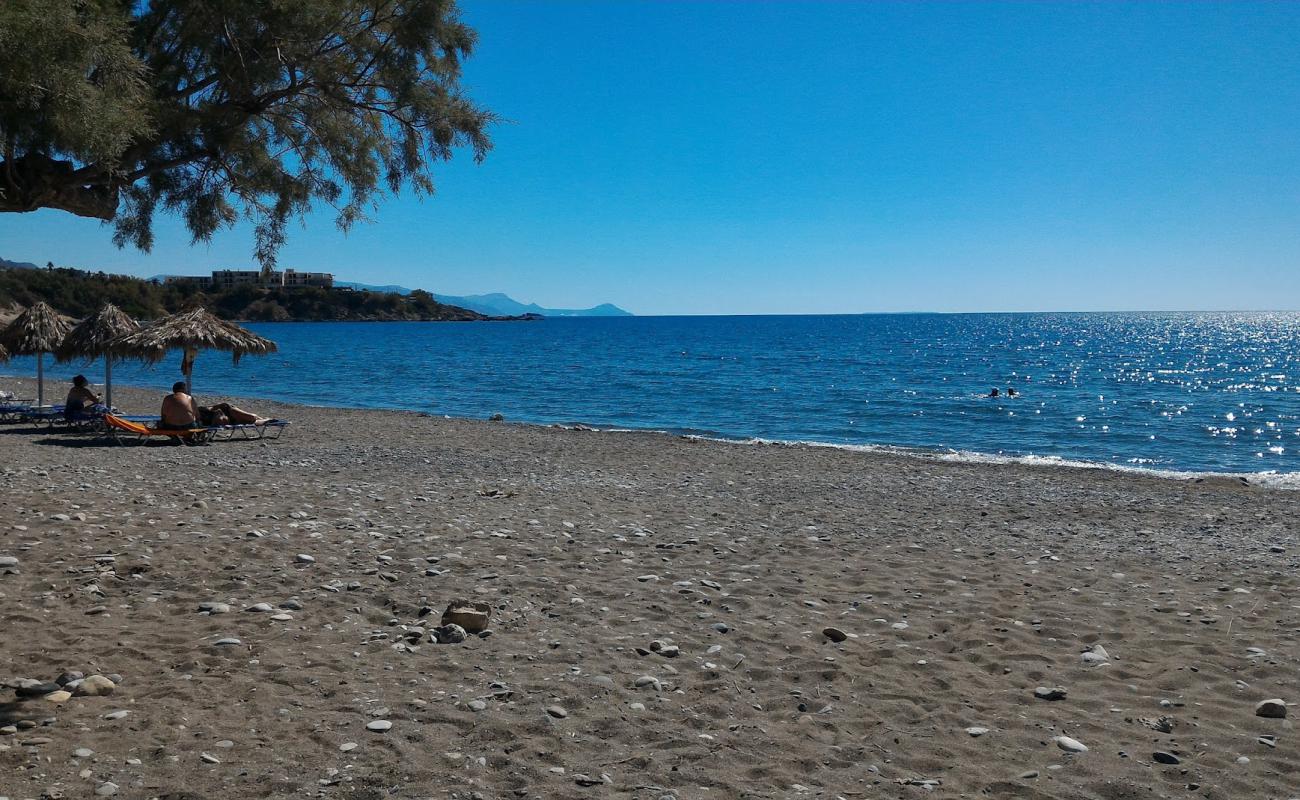 Kaki Skala beach'in fotoğrafı çakıl ile kum yüzey ile