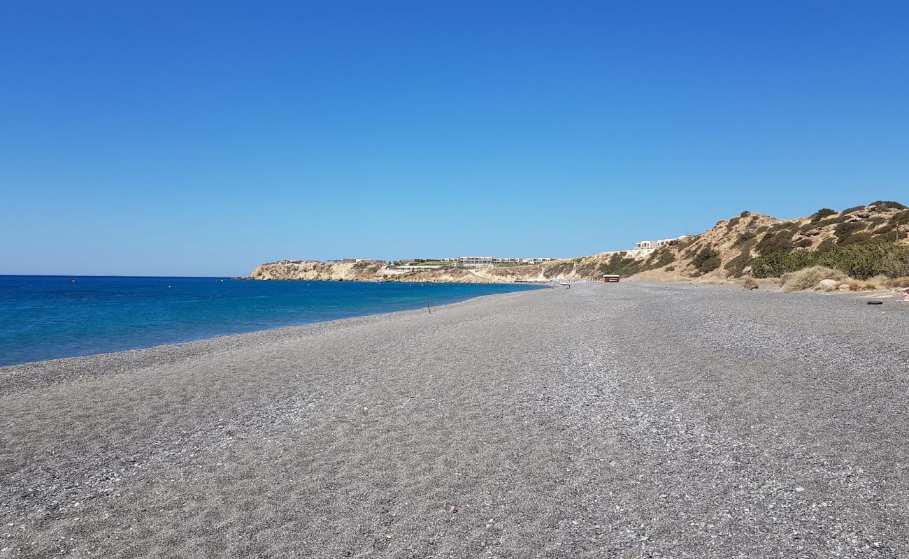 Koutsounari Long beach'in fotoğrafı küçük gri çakıllar yüzey ile