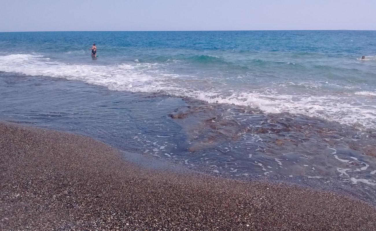 Livadi beach II'in fotoğrafı küçük bej çakıl yüzey ile