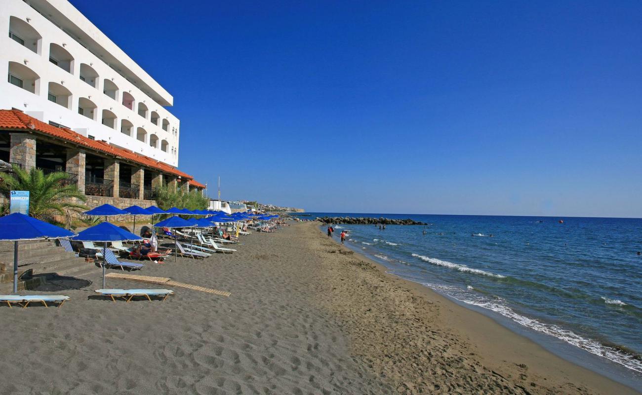 Paralia Ag. Andreas'in fotoğrafı bej kum ve kayalar yüzey ile