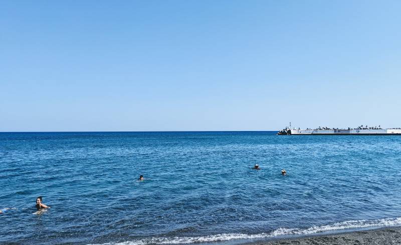 Paralia Ag. Andreas II'in fotoğrafı bej kum ve çakıl yüzey ile