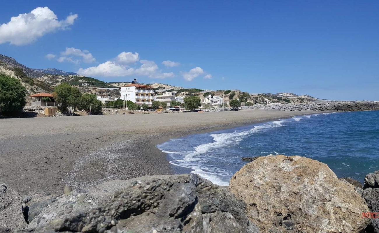 Arvi beach'in fotoğrafı açık bej kum yüzey ile