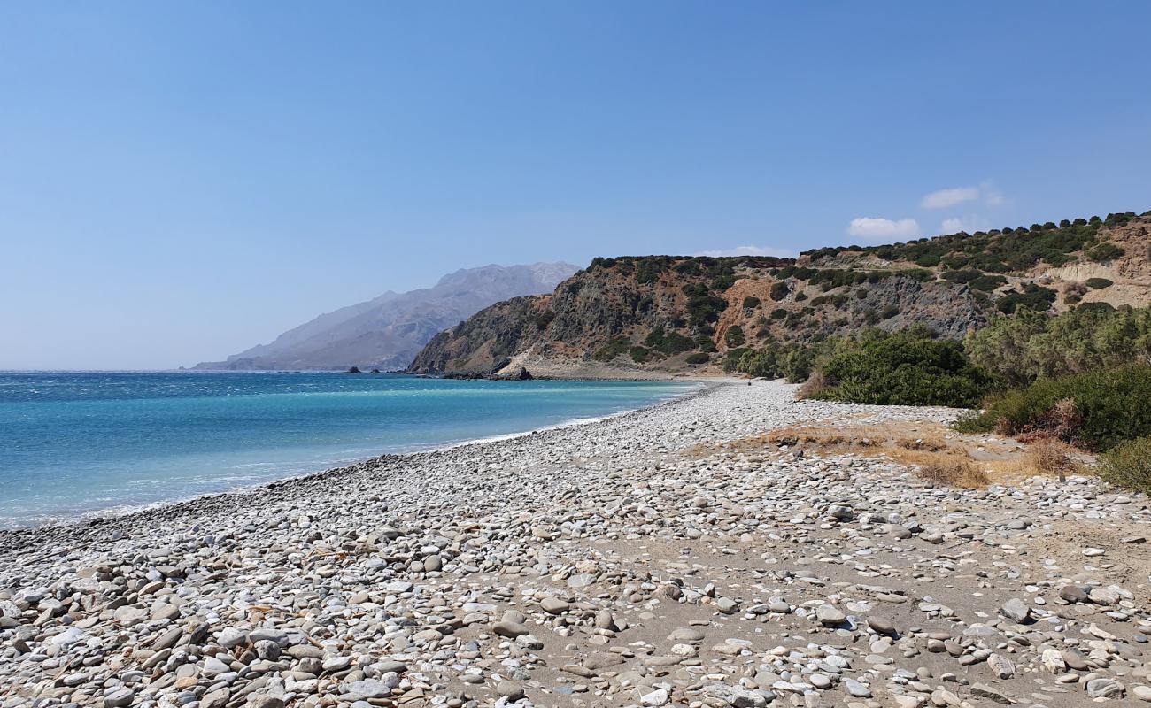 Dermatos beach'in fotoğrafı hafif çakıl yüzey ile