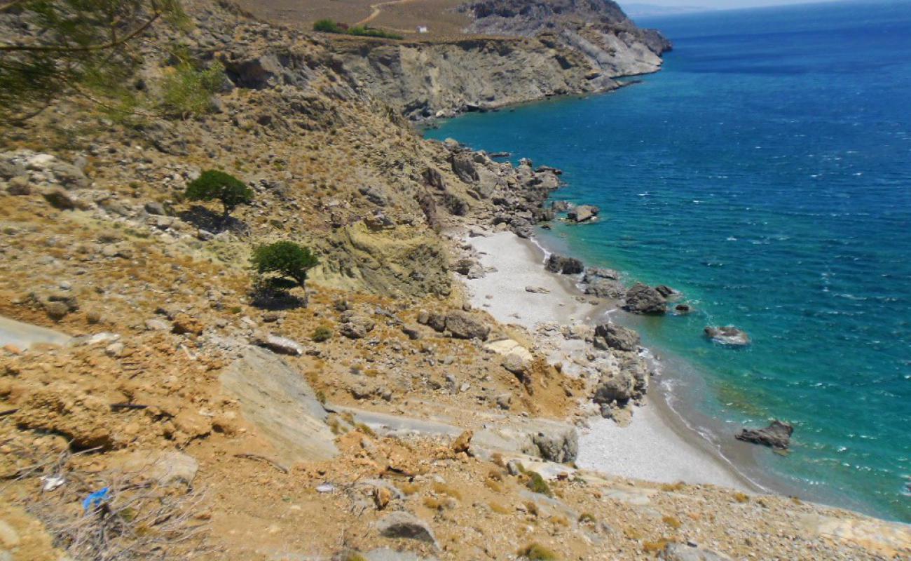 Hiromili beach'in fotoğrafı gri çakıl taşı yüzey ile