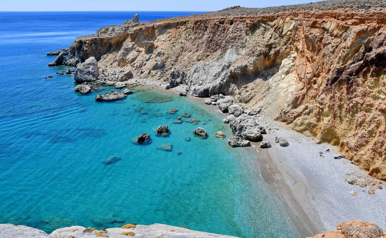 Agios Nikitas beach'in fotoğrafı gri çakıl taşı yüzey ile