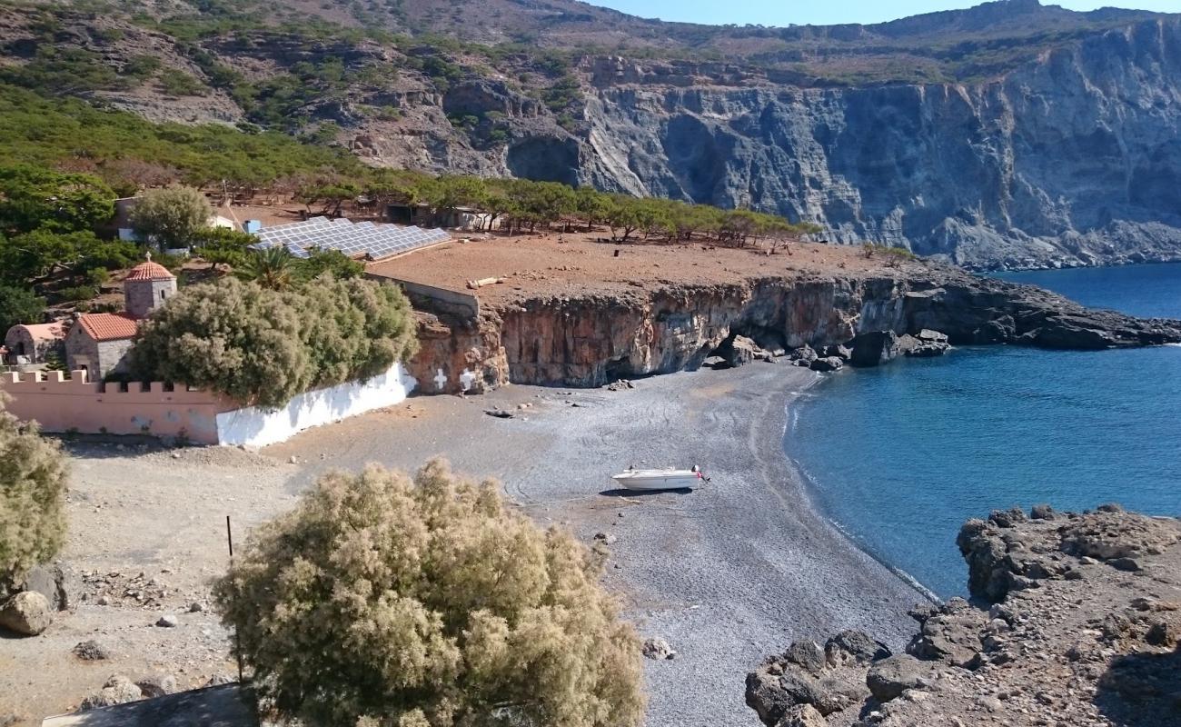 Koudouma'in fotoğrafı hafif çakıl yüzey ile