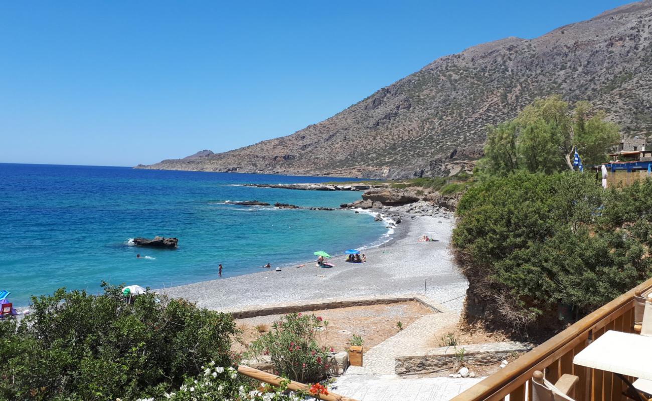 Agios Ioannis beach'in fotoğrafı gri çakıl taşı yüzey ile