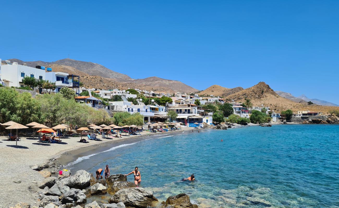 Paralia Lenta'in fotoğrafı gri çakıl taşı yüzey ile