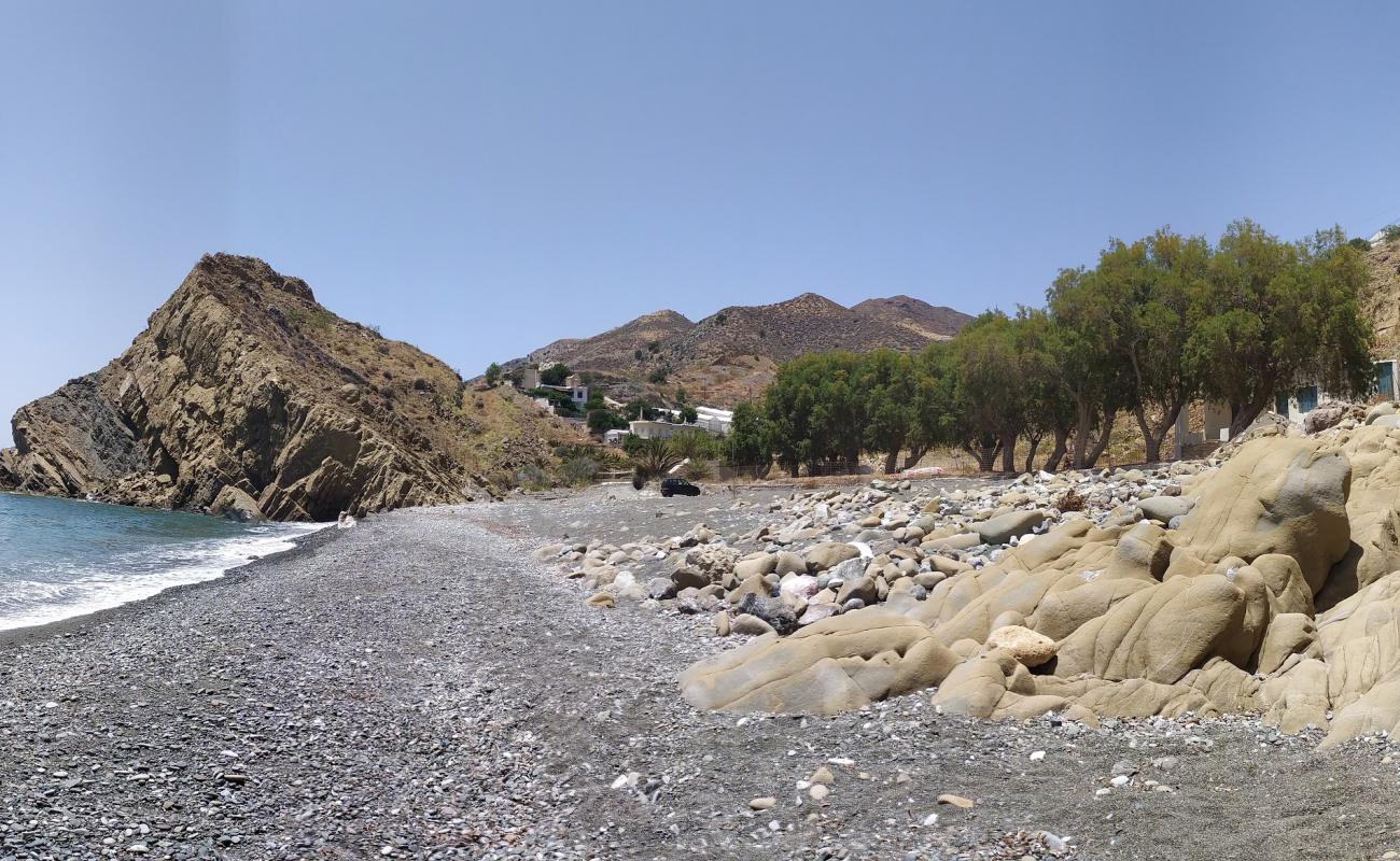 Krigioi beach'in fotoğrafı gri çakıl taşı yüzey ile