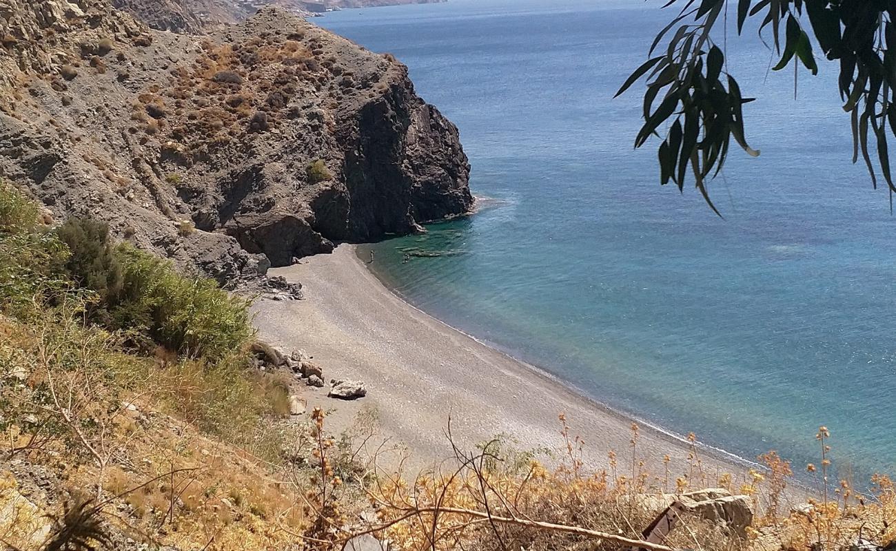 Maha beach'in fotoğrafı gri çakıl taşı yüzey ile