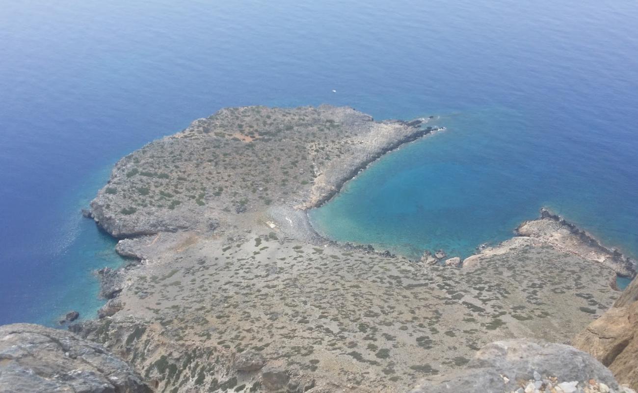 Akra Trachili'in fotoğrafı kayalık arazi yüzey ile
