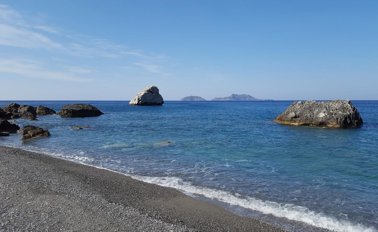 Armenopetra beach'in fotoğrafı gri çakıl taşı yüzey ile