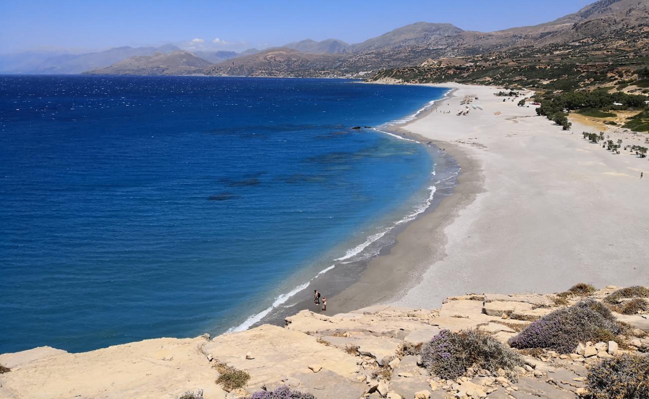 Triopetra beach'in fotoğrafı gri ince çakıl taş yüzey ile