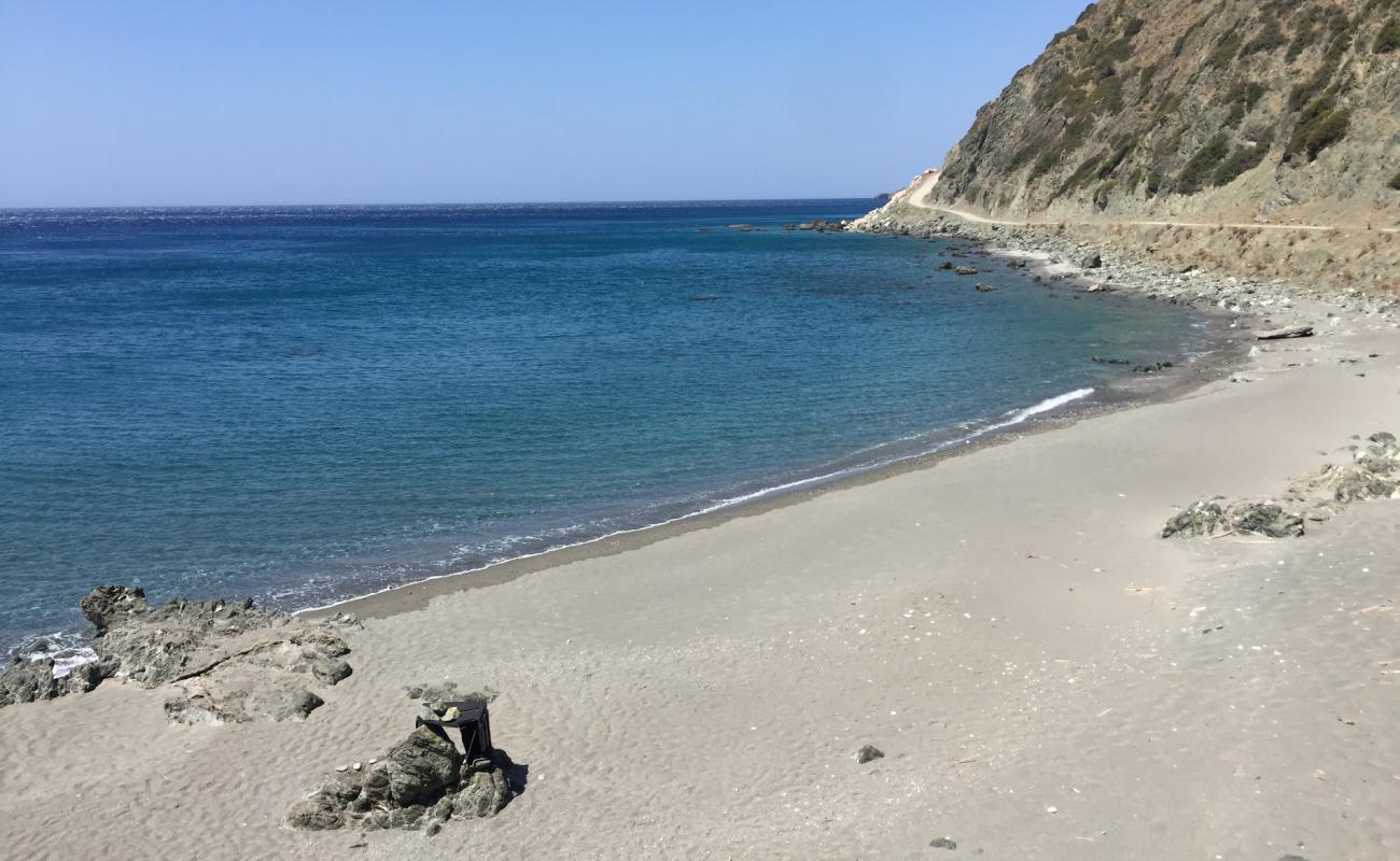 East beach'in fotoğrafı gri çakıl taşı yüzey ile