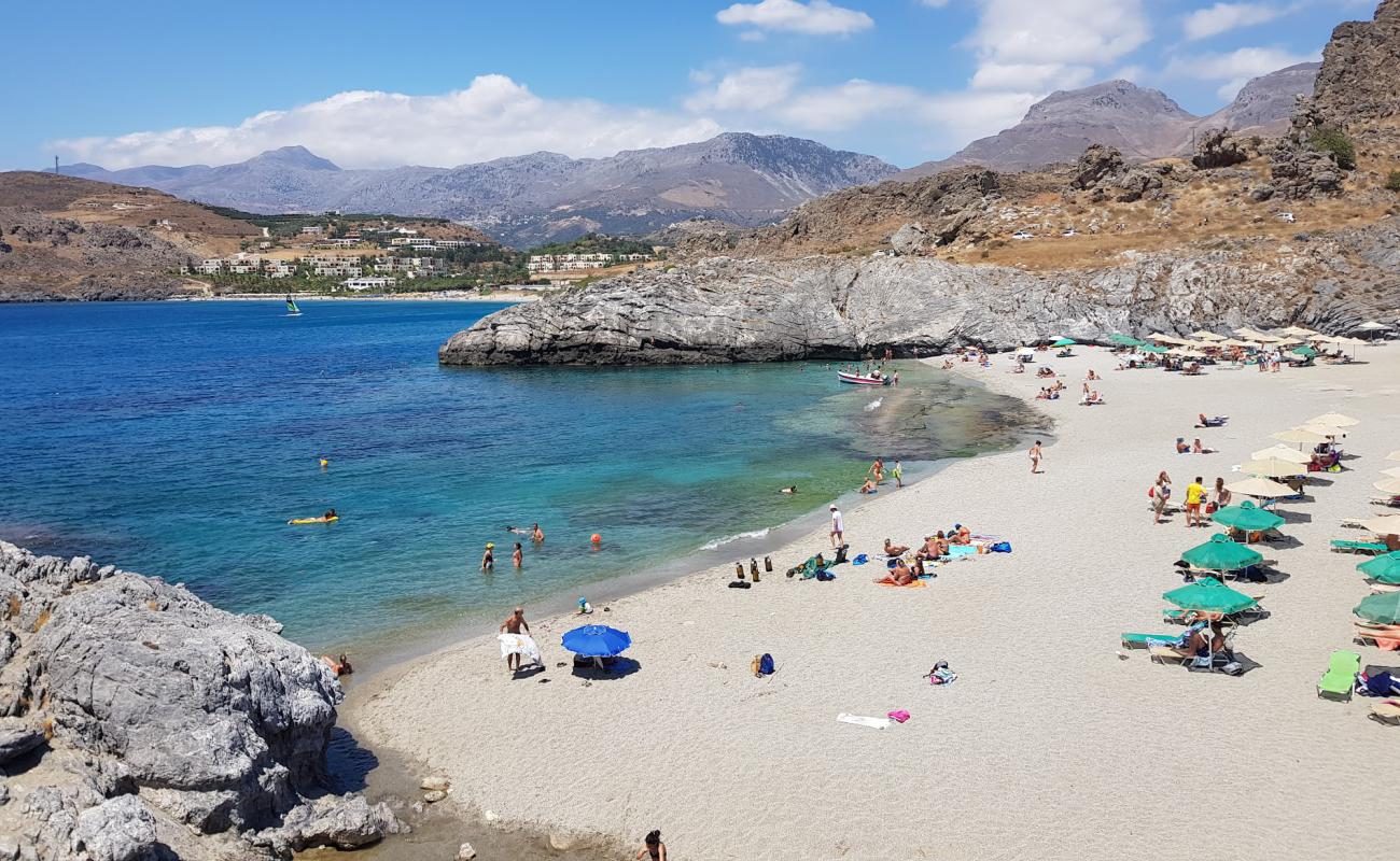 Ammoudi Plajı'in fotoğrafı hafif ince çakıl taş yüzey ile