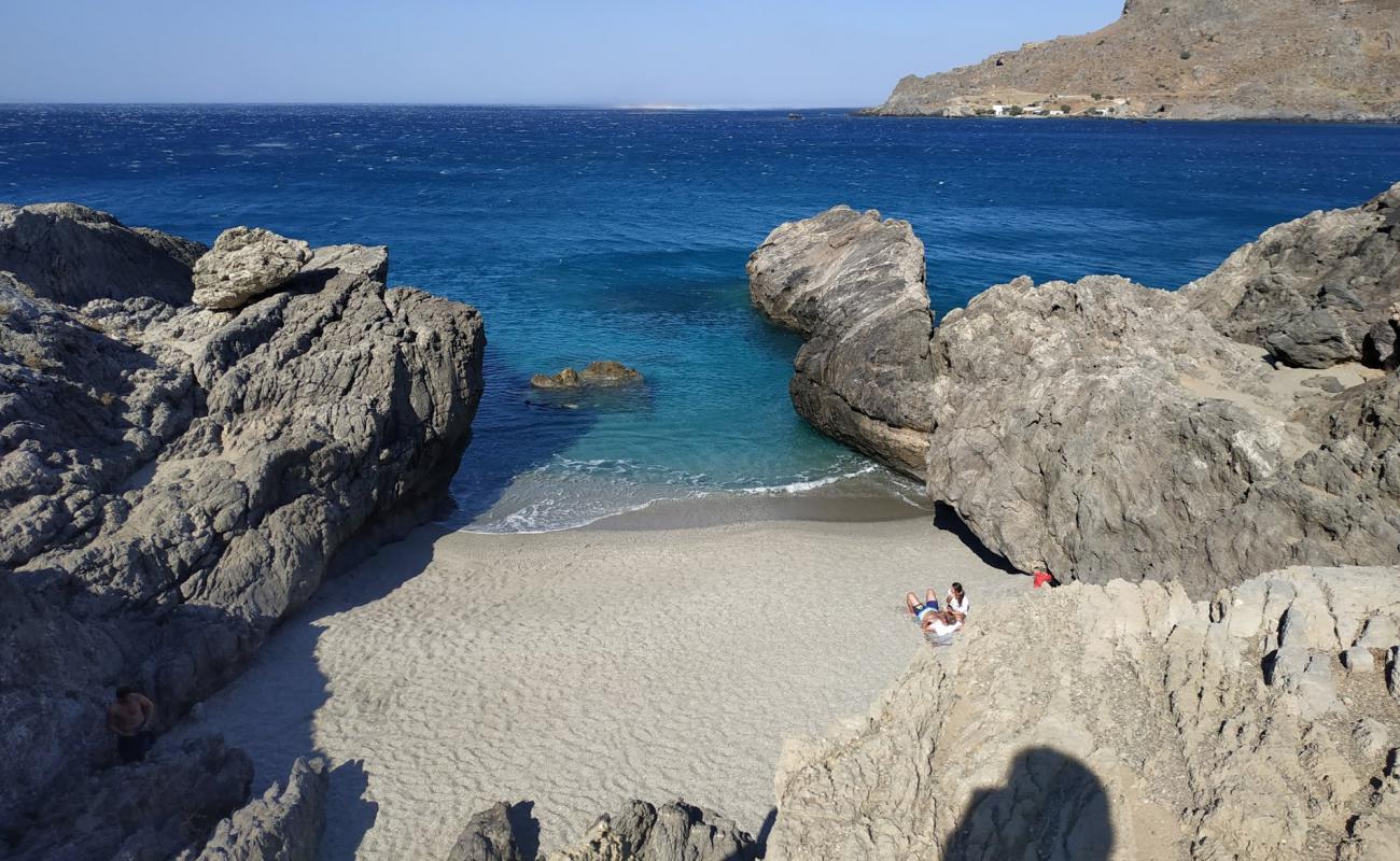 Klisidi beach'in fotoğrafı hafif ince çakıl taş yüzey ile