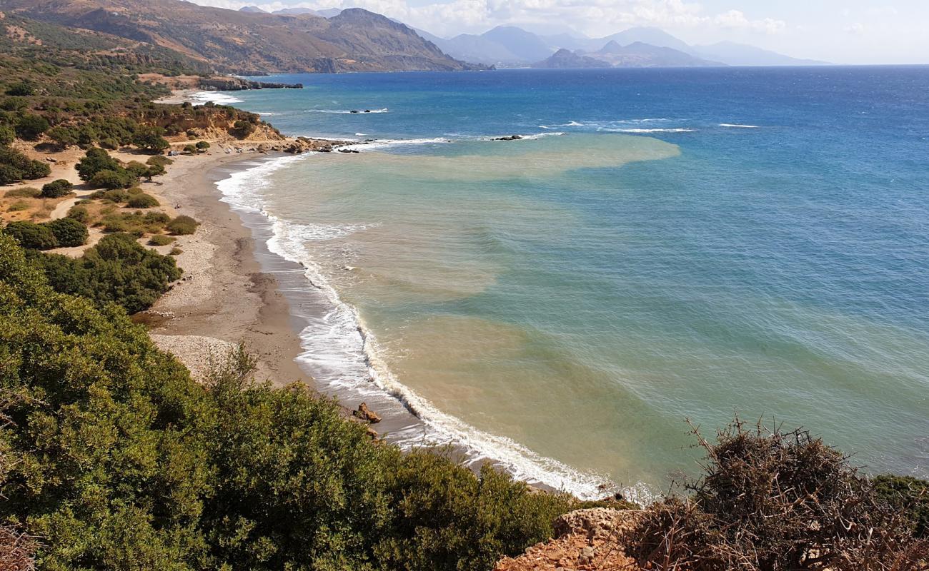 Agia Marina beach'in fotoğrafı gri kum ve çakıllar yüzey ile