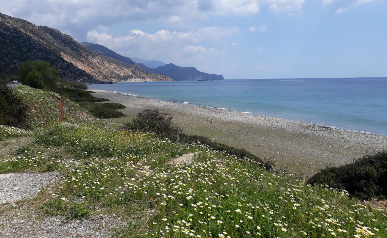 Keratides beach'in fotoğrafı gri çakıl taşı yüzey ile