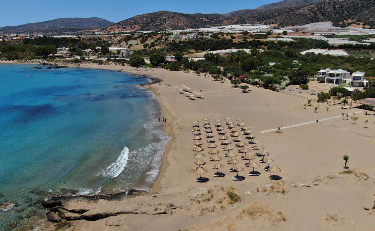 Grammeno Beach'in fotoğrafı gri kum yüzey ile